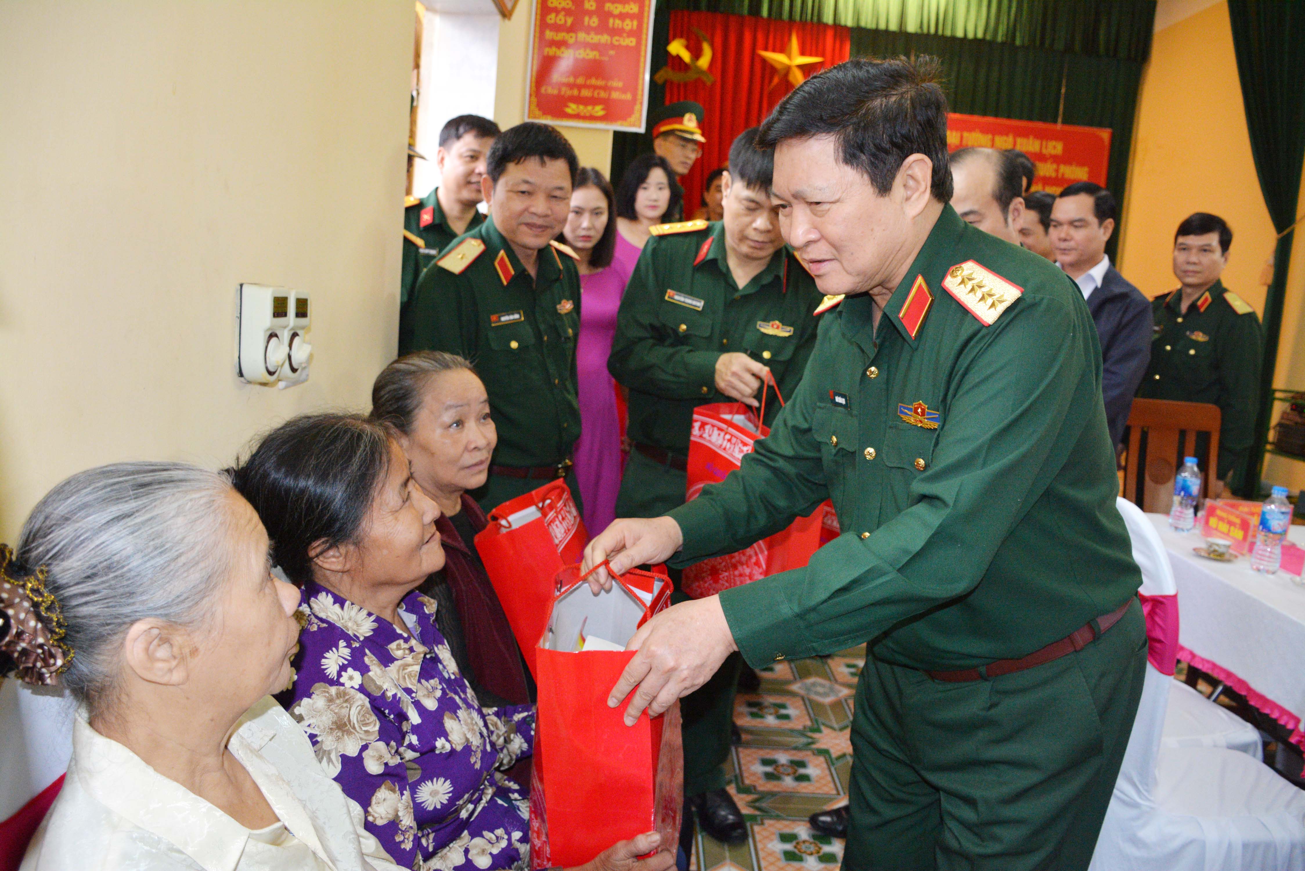 Đại tướng Ngô Xuân Lịch dự Ngày hội đại đoàn kết toàn dân tộc tại Hà Nam

